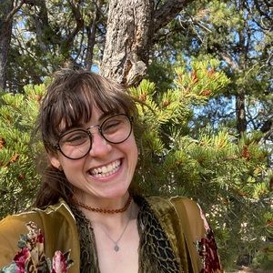 Meet your Posher, Cassandra